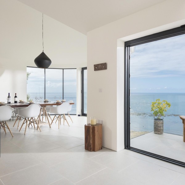 伊盾高效隔音門窗新騎士兩軌四扇推拉門有什么優勢？